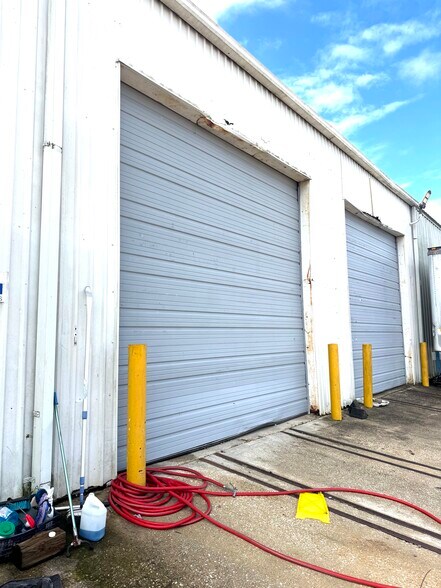 More Photos Of 204 Engineers Rd, Belle Chasse Warehouse For Lease