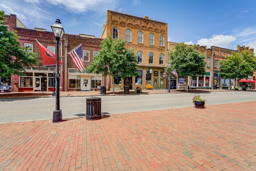 More Photos Of 107 E Main St, Jonesborough Storefront For Sale