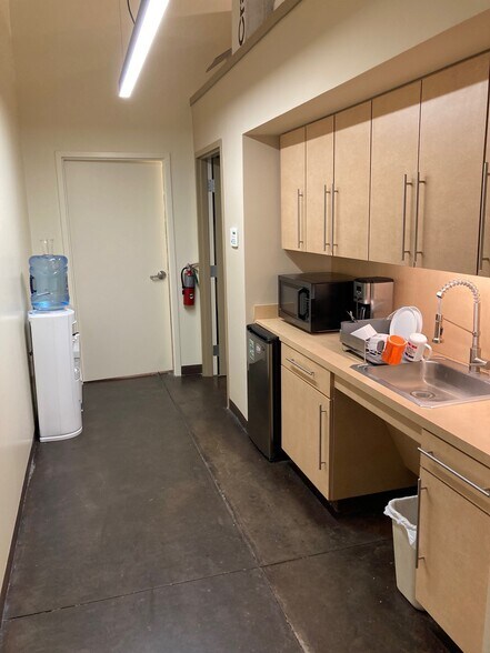 More Photos Of 4300 Marsh Ridge Rd, Carrollton Showroom For Sale