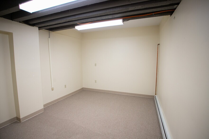 More Photos Of 105 Main St, Bangor Apartments For Lease