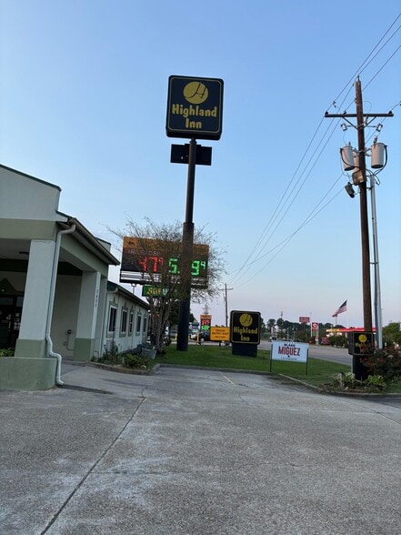 Primary Photo Of 2605 S Range Ave, Denham Springs Hotel For Sale