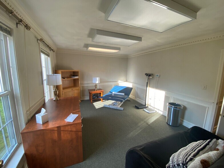 More Photos Of 360 State Route 101, Bedford Medical For Sale