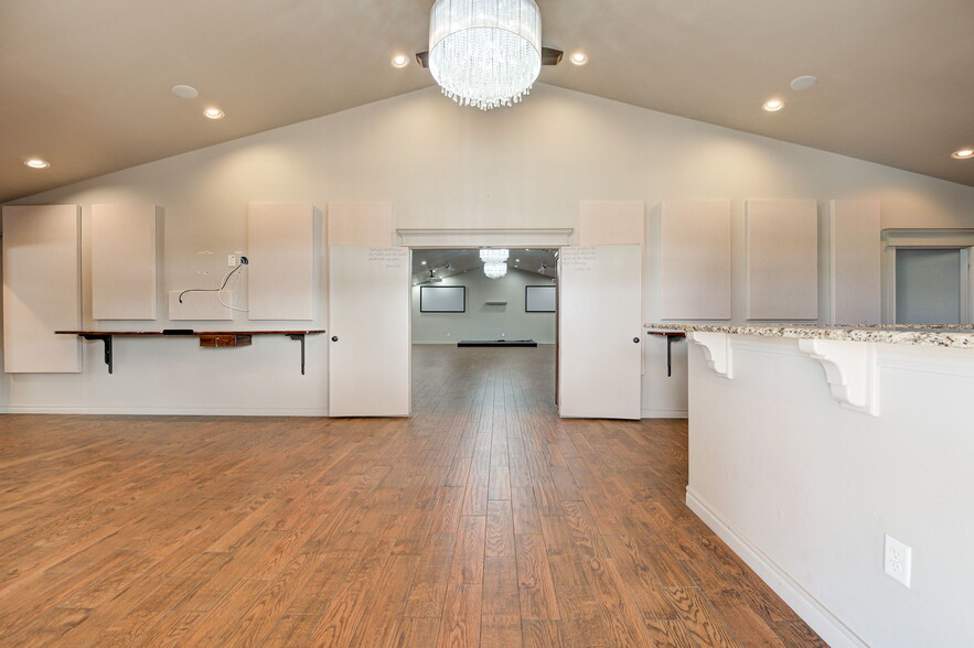 More Photos Of 450 E Main St, Yukon Religious Facility For Sale
