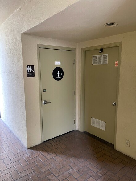 More Photos Of 695 Oak Grove Ave, Menlo Park Medical For Sale