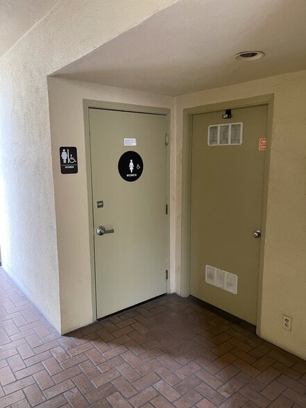 More Photos Of 695 Oak Grove Ave, Menlo Park Medical For Lease