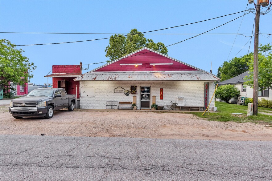 More Photos Of 108 W Montgomery St, Willis Flex For Sale