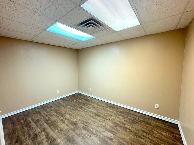 More Photos Of 128 N Church St, Jacksboro Storefront For Sale