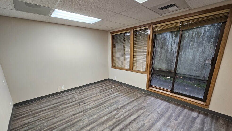 More Photos Of 1000 12th Ave, Longview Medical For Lease