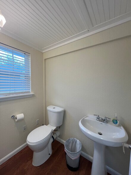 More Photos Of 1260 River Acres Dr, New Braunfels Medical For Lease