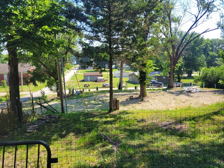 More Photos Of 505 S 4th St, Clarksville Land For Sale