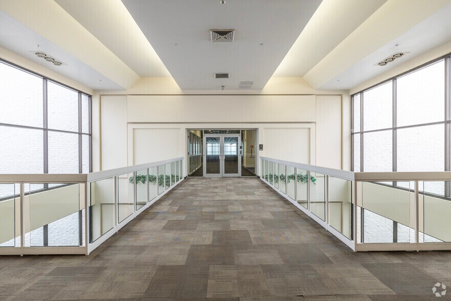 More Photos Of 5701 E Hillsborough Ave, Tampa Office For Lease