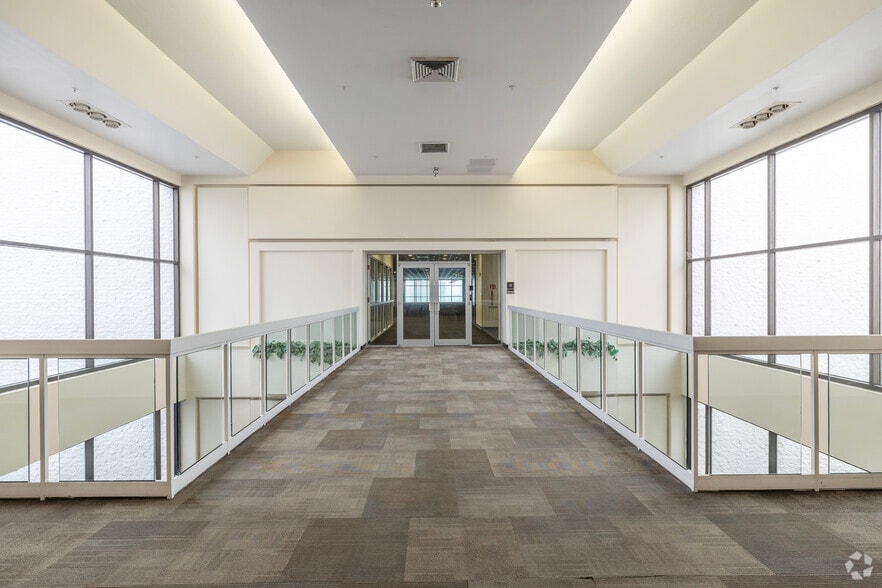 More Photos Of 5701 E Hillsborough Ave, Tampa Office For Lease
