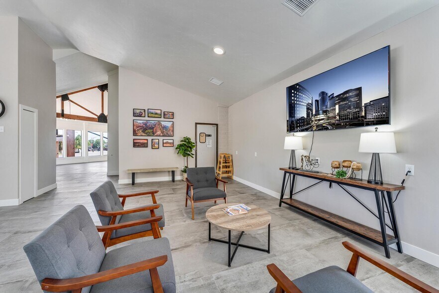 More Photos Of 333 N Main St, Richfield Hotel For Sale