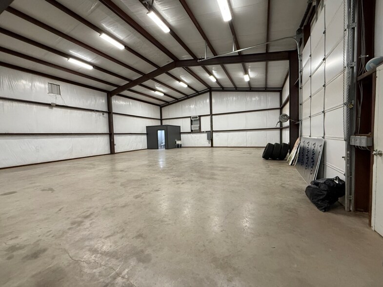 More Photos Of 8011 E County Road 90, Midland Warehouse For Lease