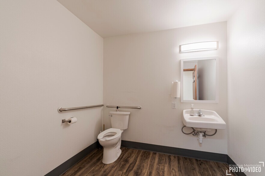 More Photos Of 612 Sinclair St, Gillette Industrial For Sale