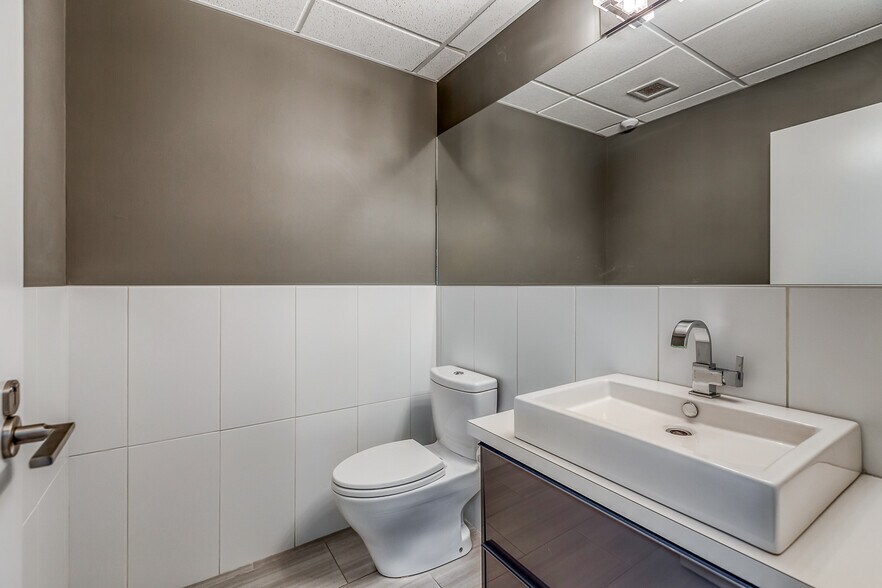 More Photos Of 718 8th Ave SW, Calgary Office For Sale