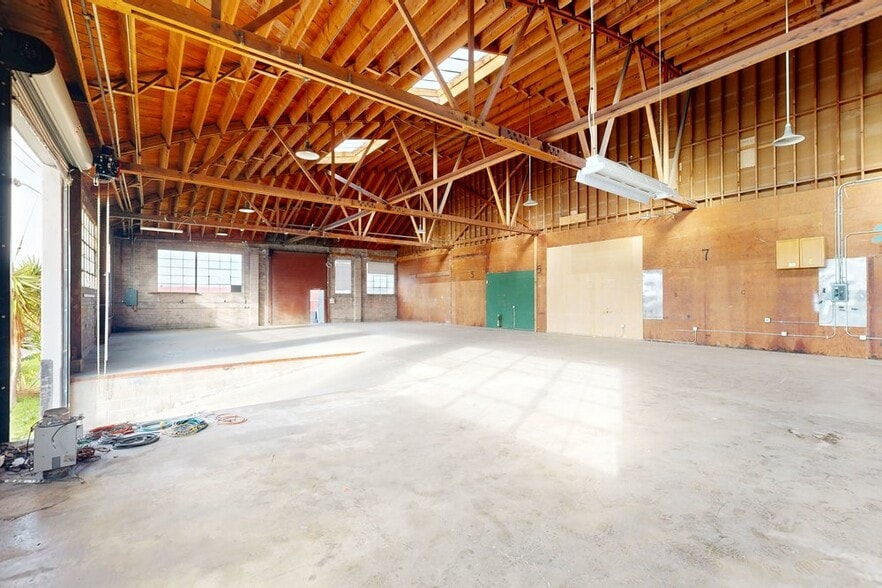 More Photos Of 1035 Murray St, Berkeley Showroom For Lease