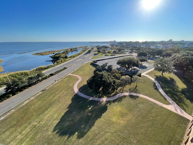 More Photos Of 1 Energy Pl, Pensacola Office For Lease