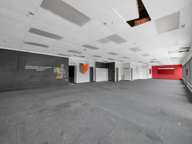 More Photos Of 5075-5095 Westerville Rd, Columbus Warehouse For Lease