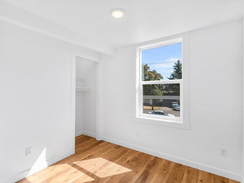 More Photos Of 525 SW 4th Ave, Canby Apartments For Sale