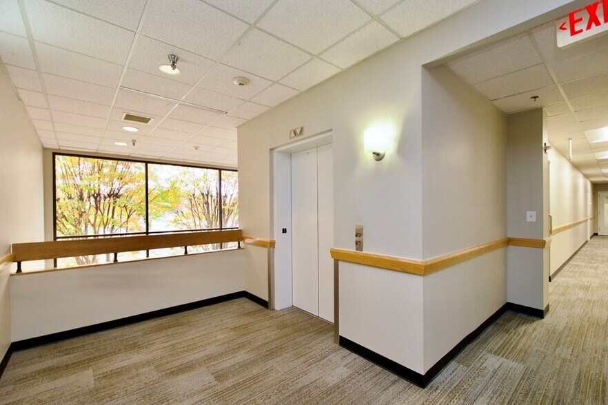 More Photos Of 1964 Gallows Rd, Vienna Office For Sale