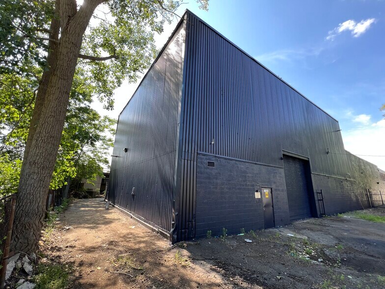 More Photos Of 19250-19256 John R Rd, Detroit Manufacturing For Sale