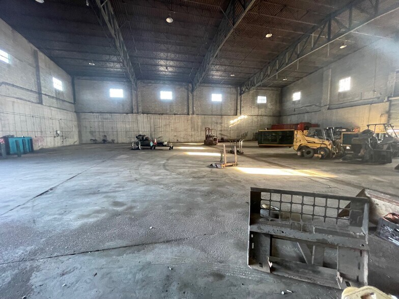 More Photos Of 9410 Merrick Blvd, Jamaica Warehouse For Lease