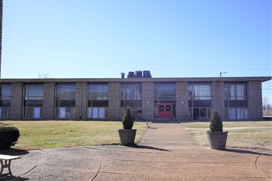 More Photos Of 206 Emerling Dr, Saint Louis Religious Facility For Sale