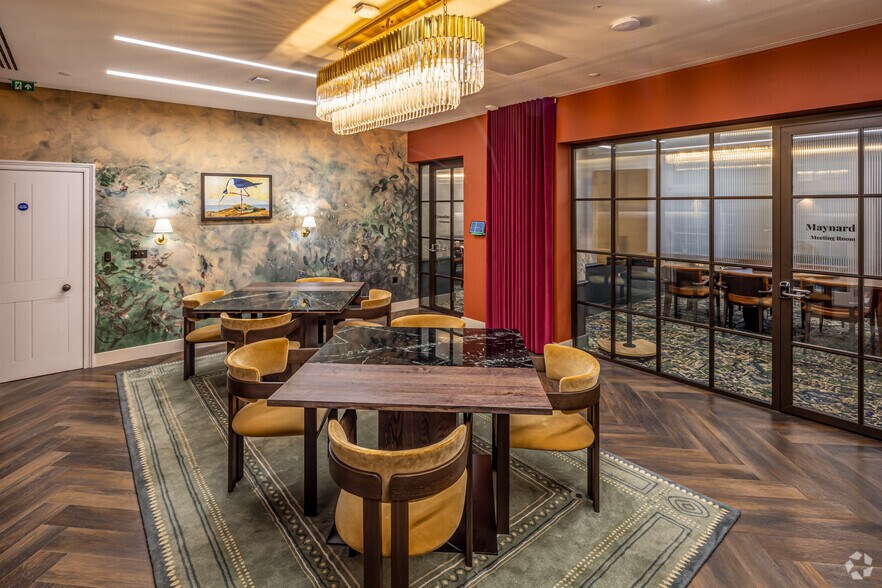 More Photos Of 75 Grosvenor St, London Coworking Space