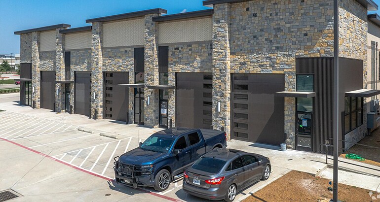 More Photos Of 2601 TX-121, Lewisville Light Distribution For Lease
