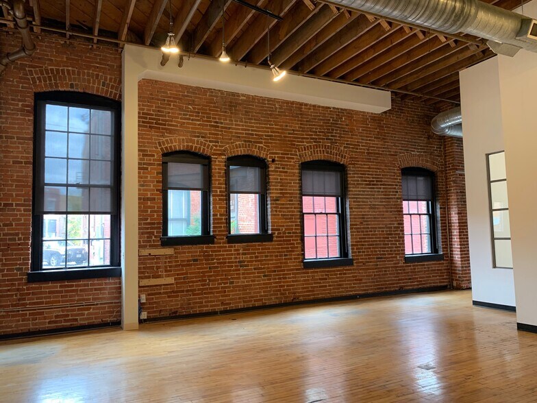 More Photos Of 210 W 19th Ter, Kansas City Office For Lease