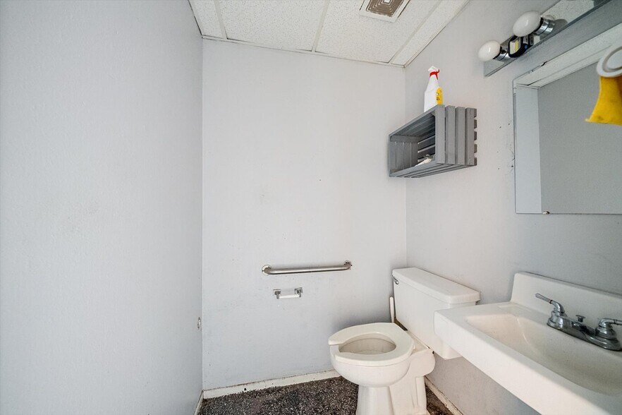 More Photos Of 2311 Whitfield Industrial Way, Sarasota Warehouse For Sale
