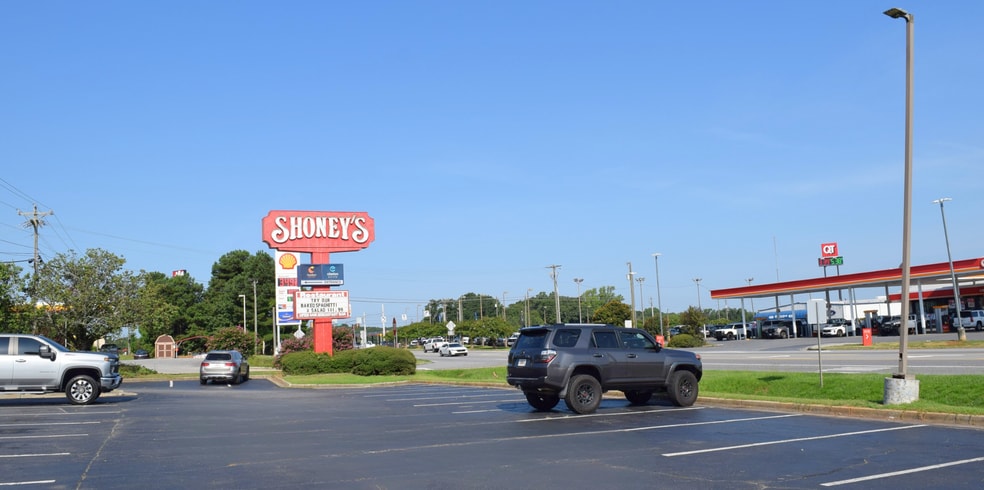 More Photos Of 323 Harold G Clarke Pky, Forsyth Restaurant For Sale