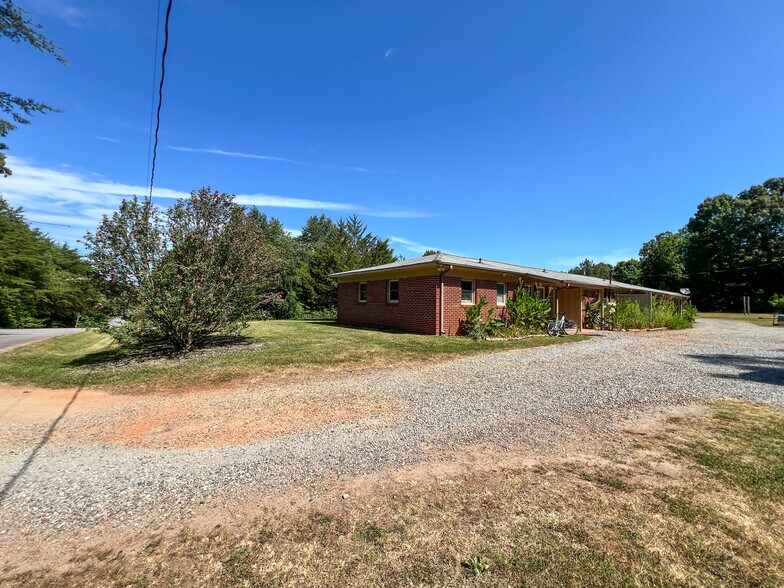 More Photos Of 144 Nottingham Dr, Forest City Apartments For Sale