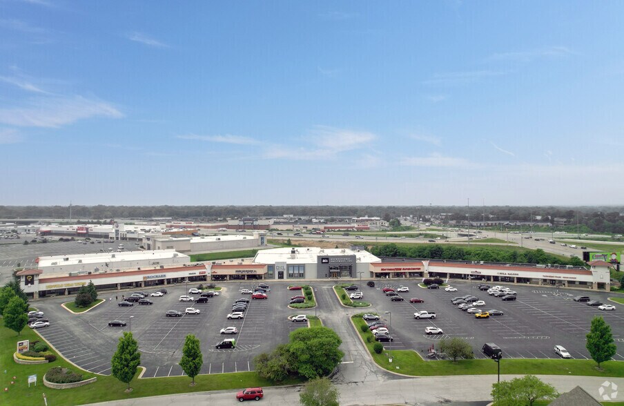 More Photos Of 8440-8540 Castleton Corner Dr, Indianapolis Storefront For Lease