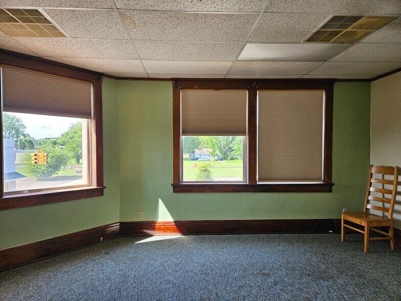 More Photos Of 231 E Railway St, Coleman Loft Creative Space For Lease