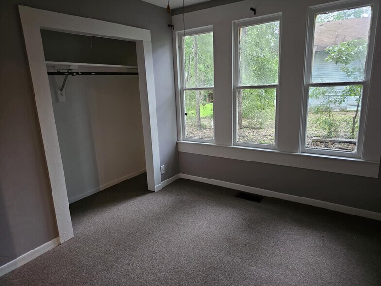 More Photos Of 630 Worth St, Hemphill Multifamily For Sale