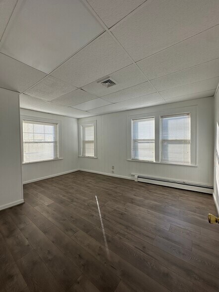 More Photos Of 125 E Main St, Patchogue Storefront Retail Residential For Lease