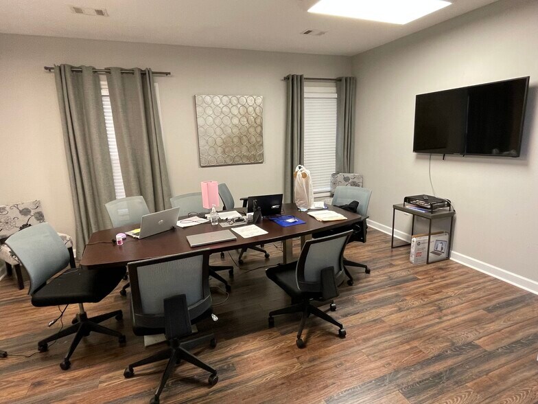 More Photos Of 955 W Wade Hampton Blvd, Greer Office For Lease