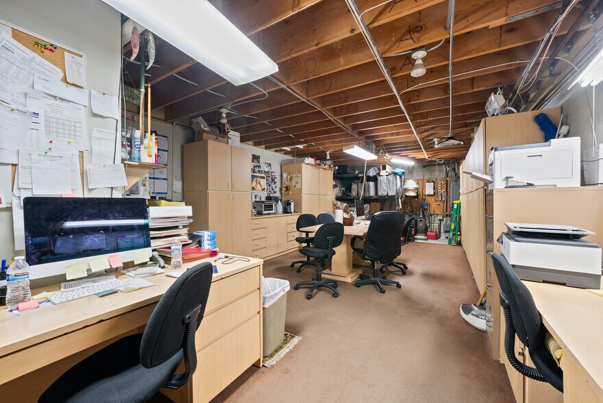 More Photos Of 23681 Newhall Ave, Santa Clarita Freestanding For Sale