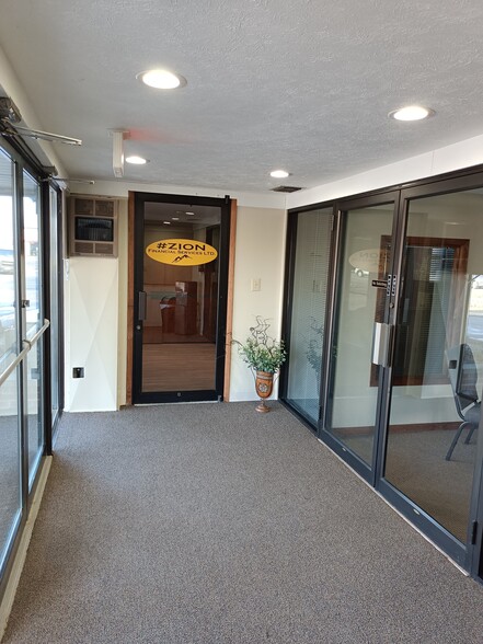 More Photos Of 4921 E State St, Rockford Storefront Retail Office For Lease