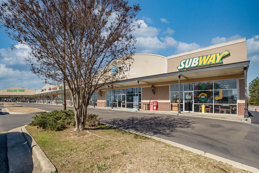 More Photos Of 5550 McFarland Blvd, Northport General Retail For Lease