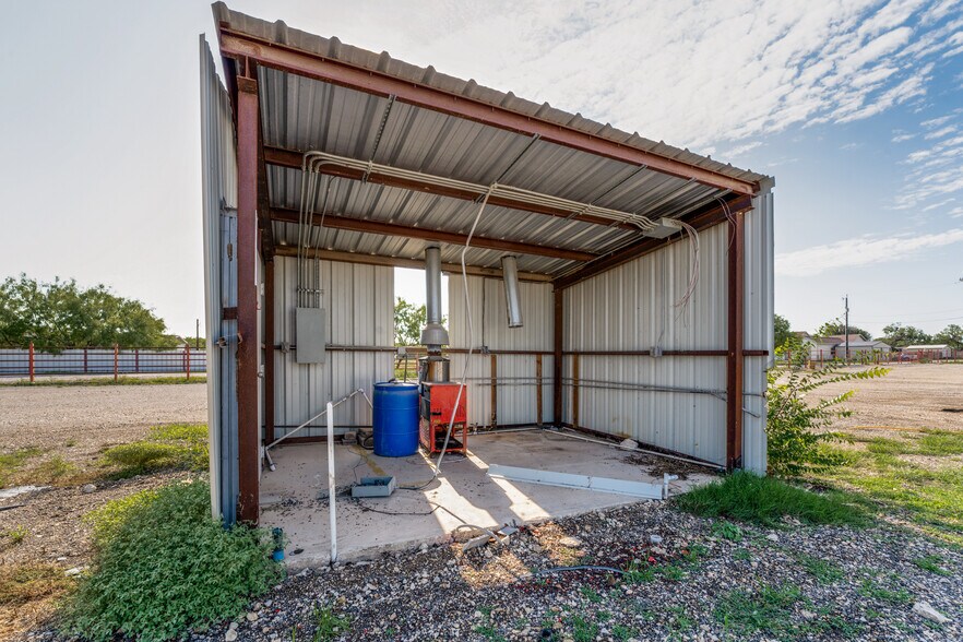 More Photos Of 4515 Smith Rd, Von Ormy Truck Terminal For Lease