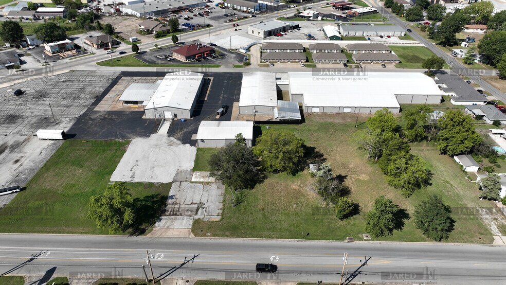 More Photos Of 2230 S Main St, Carthage Unknown For Lease