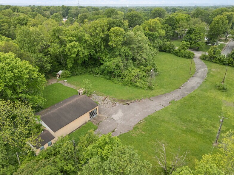 More Photos Of 2000 Utica Pike, Jeffersonville Marina For Sale