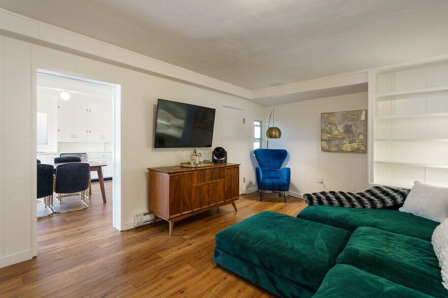 More Photos Of 1175 2nd St SE, Bandon Hotel For Sale