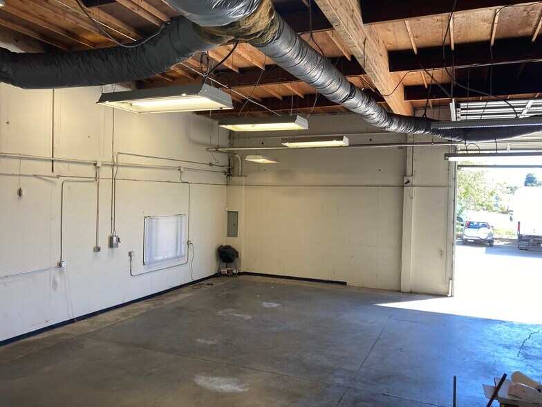 More Photos Of 21087 Cabot Blvd, Hayward Warehouse For Lease