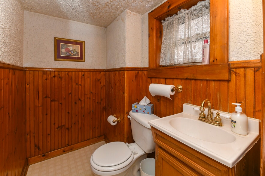 More Photos Of 71 Cooper St, Woodbury Office Residential For Sale