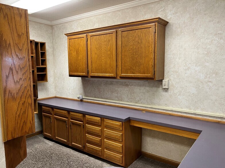 More Photos Of 411 W 5th St, McCook Office For Sale