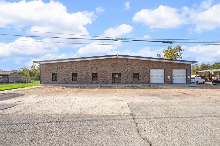 Primary Photo Of 8621 Hwy 6, Hitchcock Manufacturing For Sale